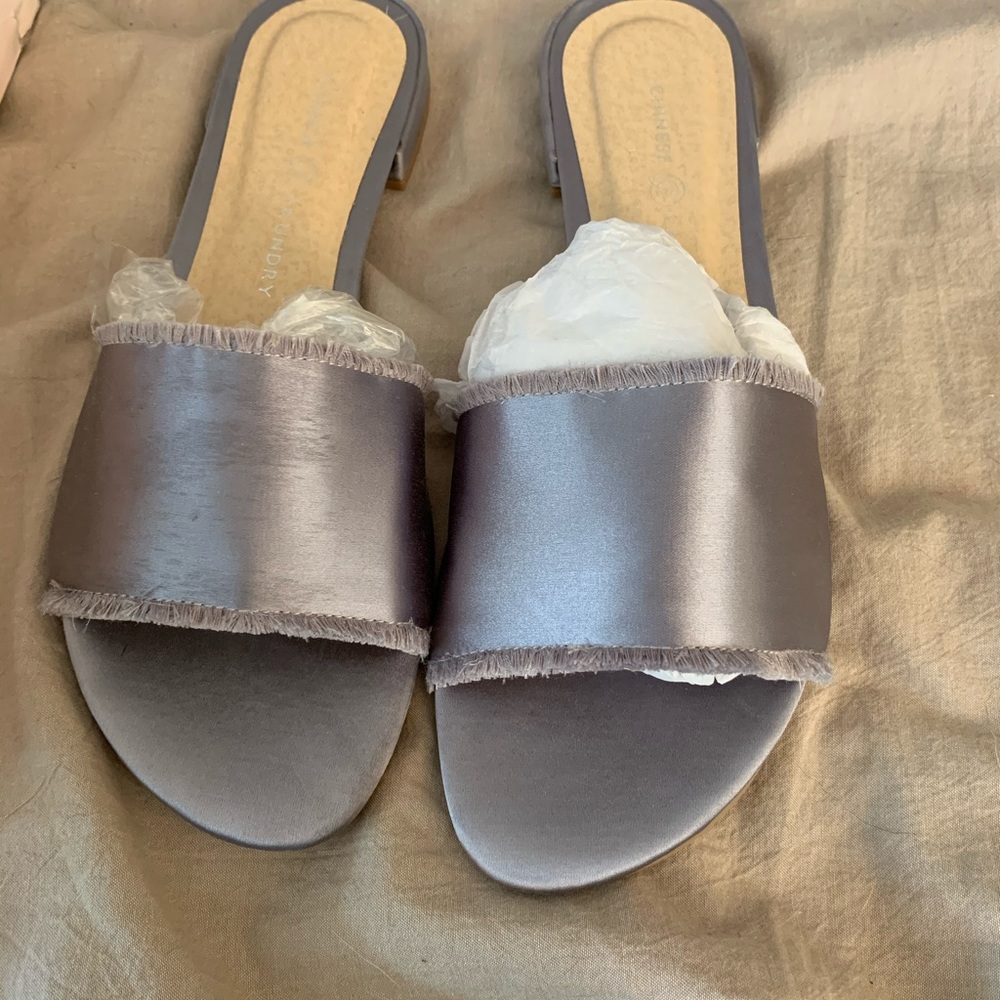 NWT Chinese Laundry Pattie slides - pewter colored